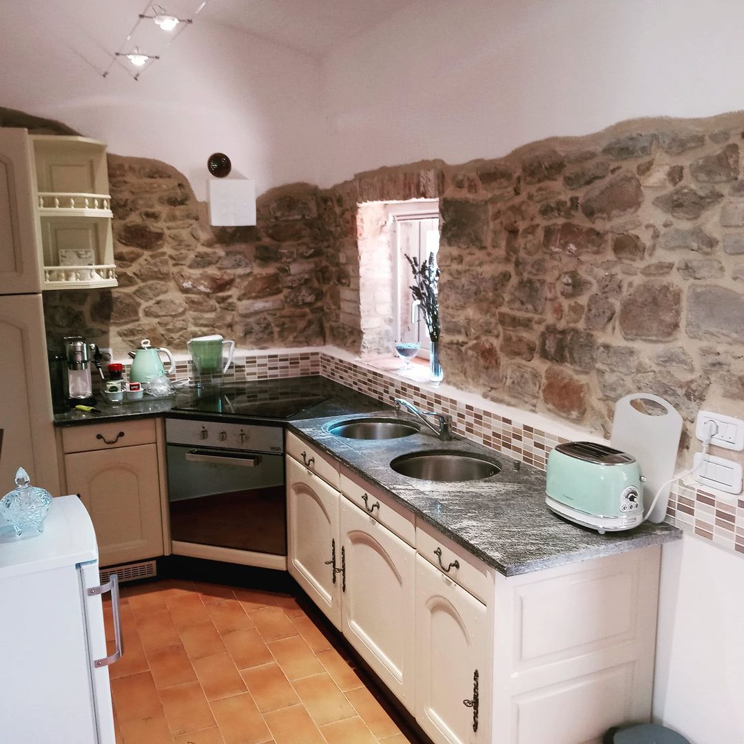 Luxury Vineyard Accommodation Tuscany cottage kitchen